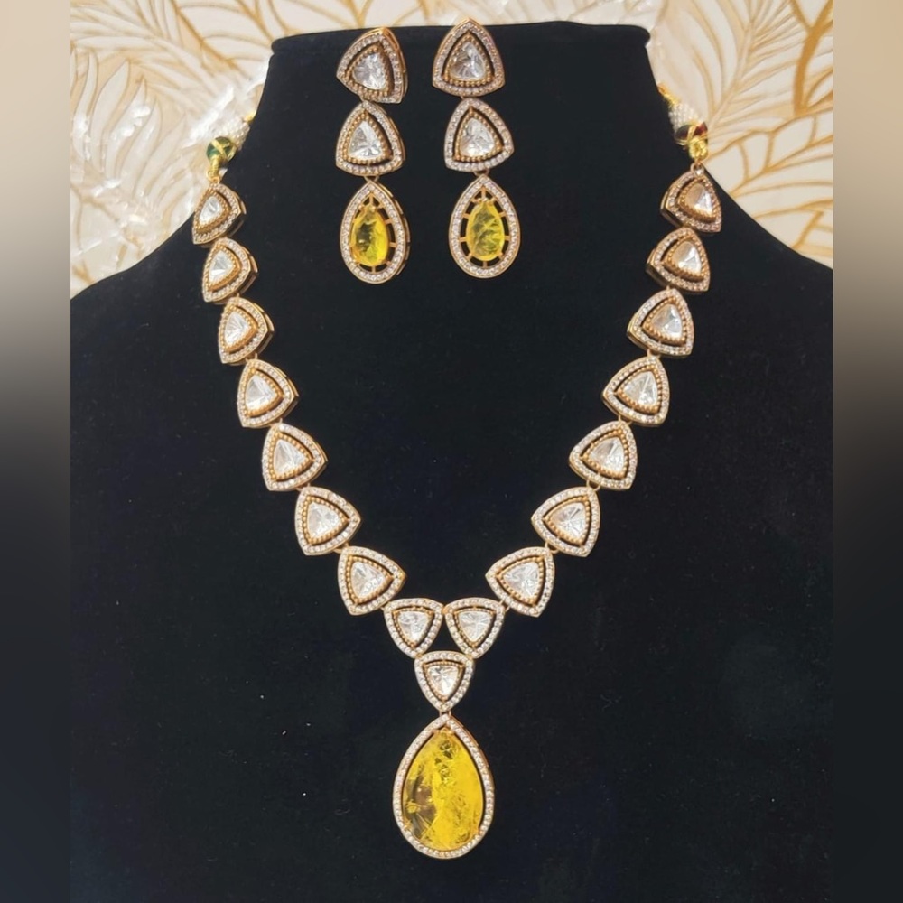 Kundan Necklace with Yellow Doublete
